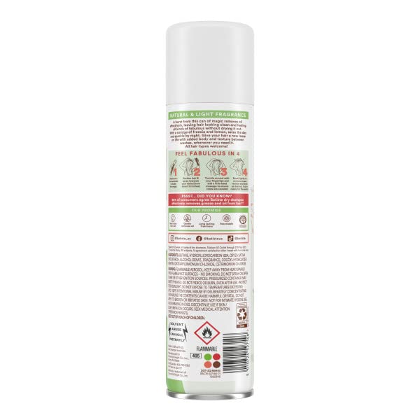 Shampooing sec Batiste Bare sur une coiffeuse avec accessoires