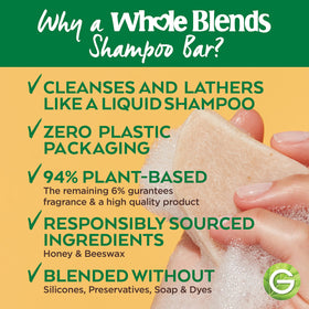 Shampooing solide Garnier Miel avec mousse sur cheveux