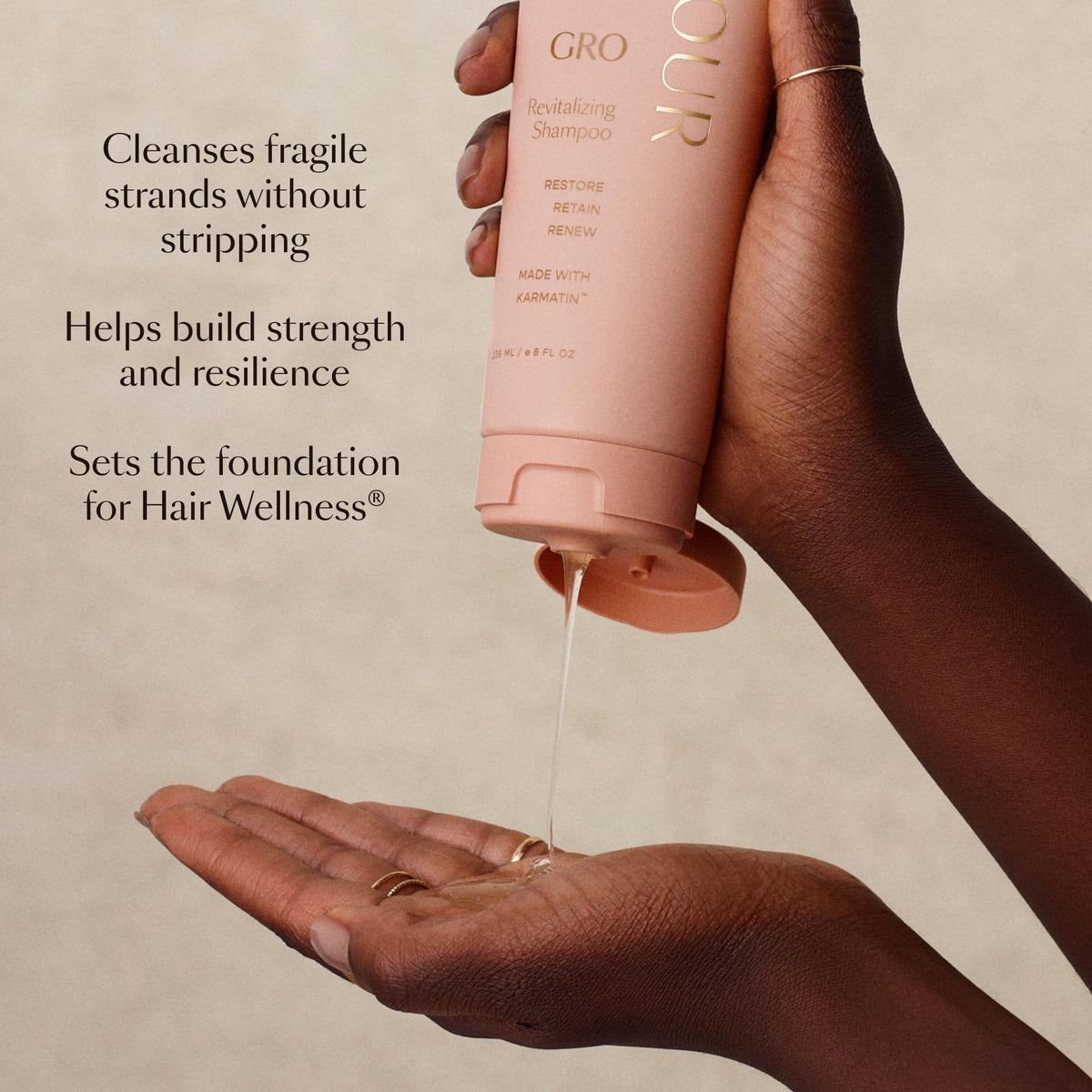 Shampooing VEGAMOUR dans une salle de bain moderne