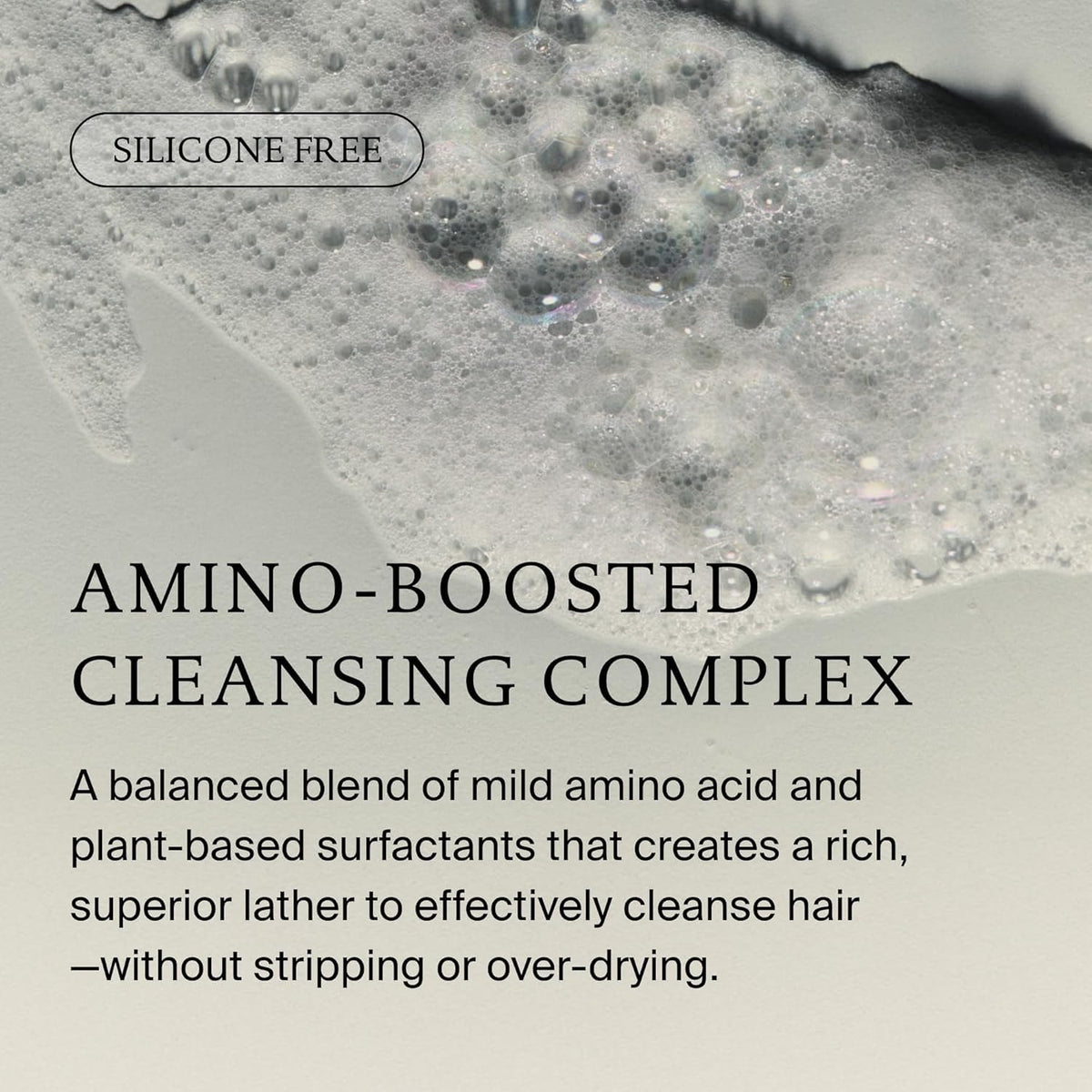 Shampooing Volumisant Living Proof avec des ingrédients naturels en arrière-plan