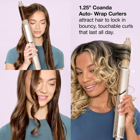 Shark FlexStyle avec brosse ovale et cheveux volumisés