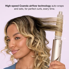 Shark FlexStyle en utilisation pour un brushing