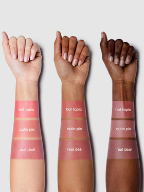 SHEGLAM Blush Liquide Mat montrant sa couleur sur la main