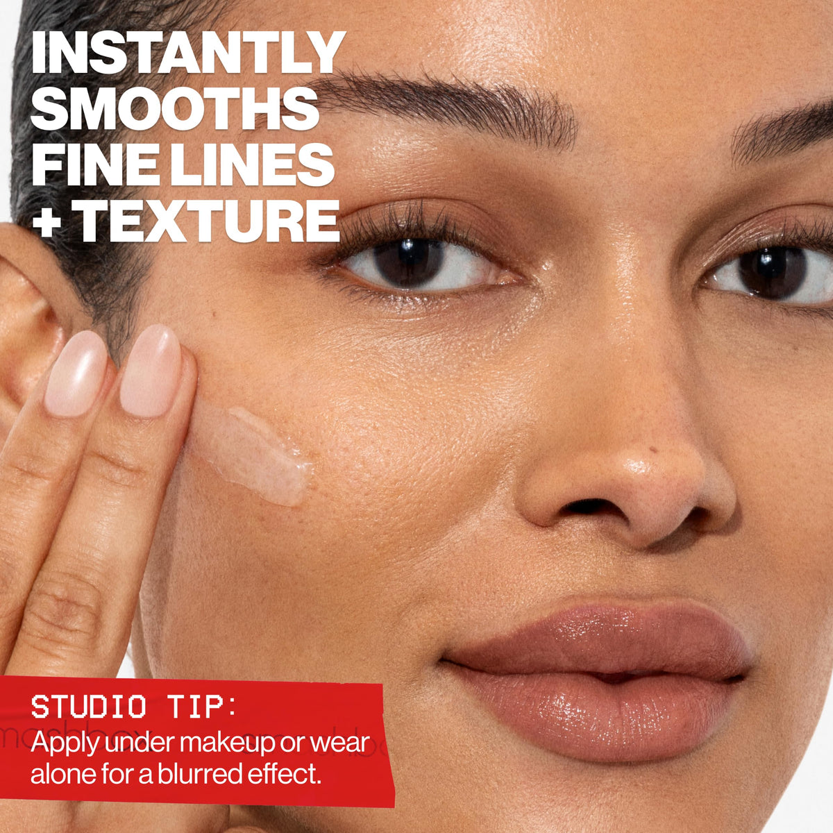 Smashbox Primer Lissant avec des accessoires de maquillage