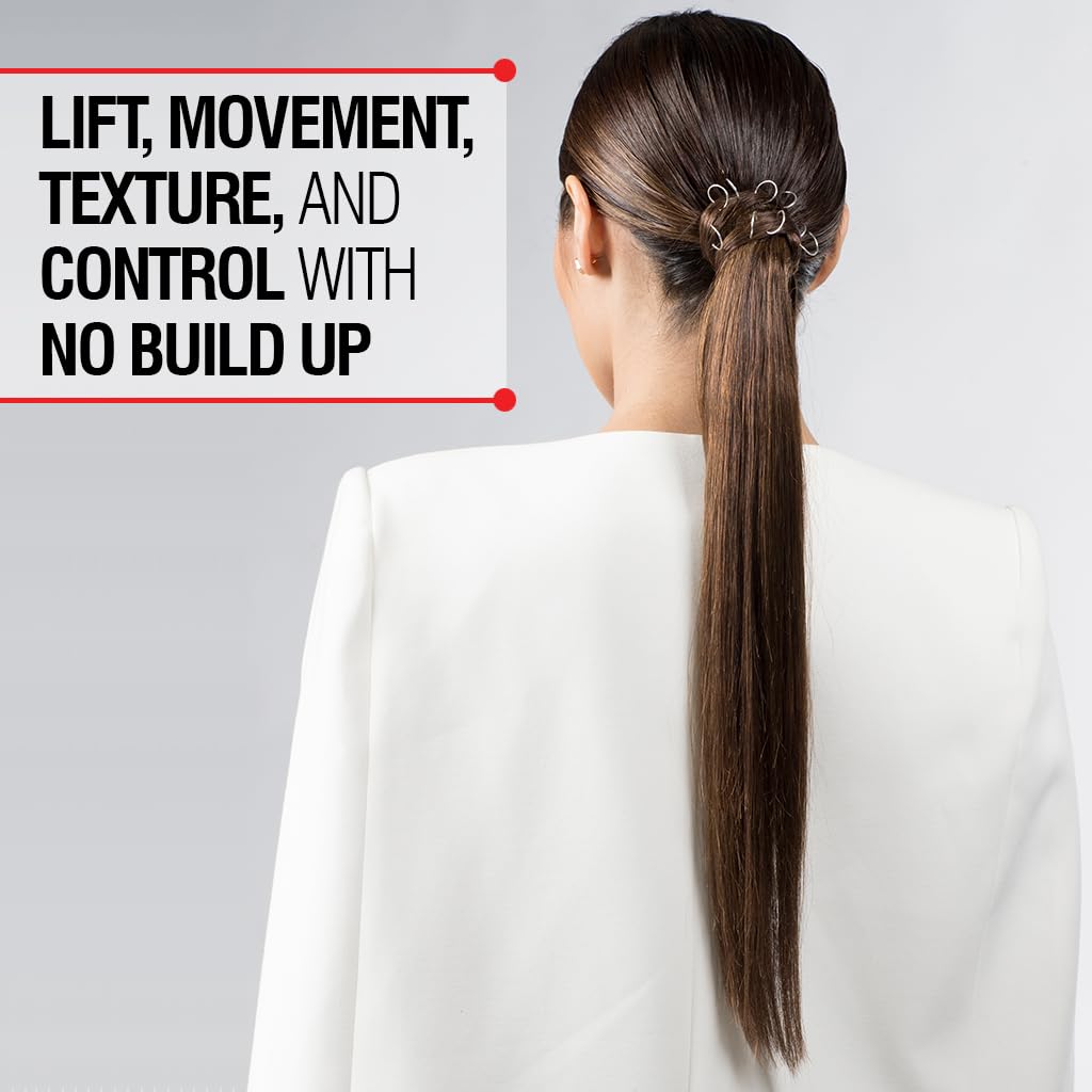 Spray coiffant CHI Infra Texture 100g dans une main avec cheveux stylés