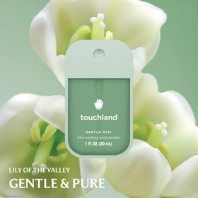 Spray désinfectant Touchland en utilisation, mains hydratées