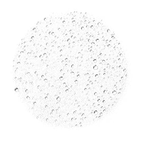 Spray Fixateur Dewy Power Grip e.l.f. 120g en action sur le visage