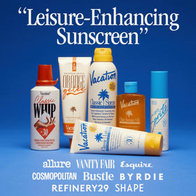 Spray solaire VACATION SPF 50 avec des notes de parfum sur une table