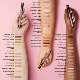 Stick à Ombre Waterproof Copper Charisma IT Cosmetics dans une trousse de maquillage