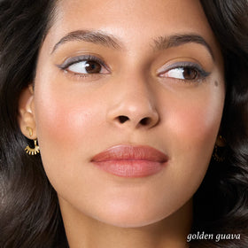 Stick blush Julep Golden Guava avec texture crème