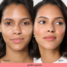 Stick blush Julep Golden Guava en main