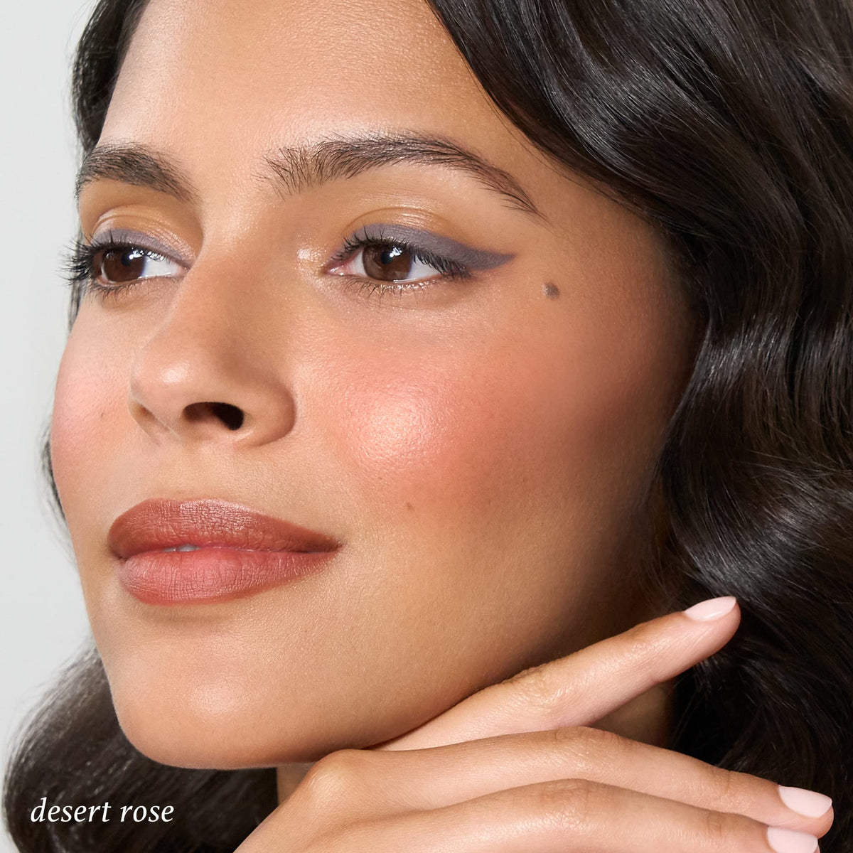 Stick de blush Julep Rose Désert avec couleur sur les lèvres