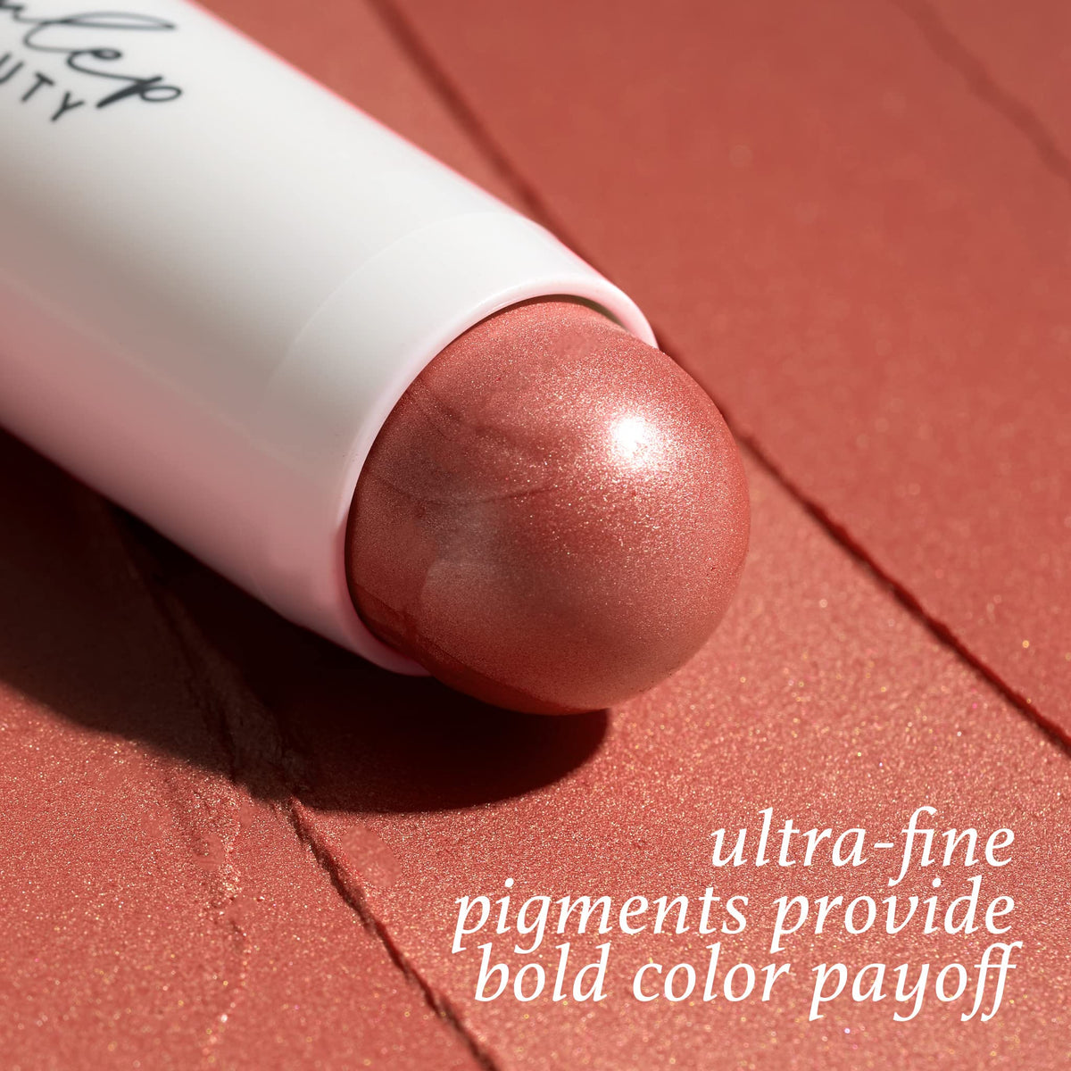 Stick de blush Julep Rose Désert dans une trousse de maquillage