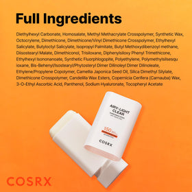 Stick solaire COSRX montrant la texture mate sur la peau