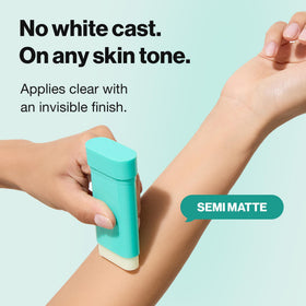 Stick solaire OBgE Pore Zero SPF 50 sur une surface plane