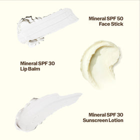 Stick visage minéral SPF 50 Sun Bum sur une surface de plage