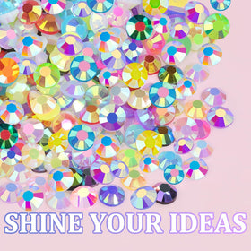 Strass brillants sur un projet de nail art