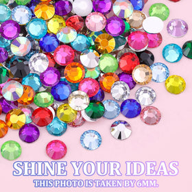 Strass en résine multicolores en gros plan