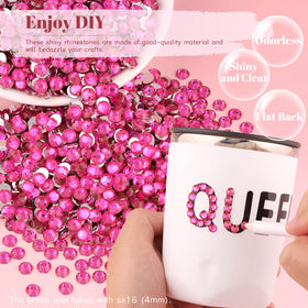 Strass en résine utilisés sur des ongles décorés