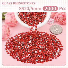 Strass en verre rouge clair BELLEBOOST en gros plan