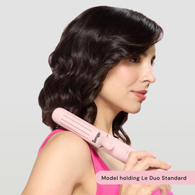 Styler L'ANGE HAIR en utilisation pour créer des boucles