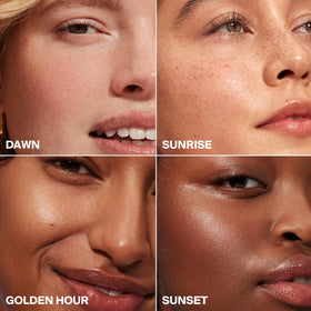 Supergoop! Glowscreen SPF 40 sur un bureau avec d'autres produits de beauté