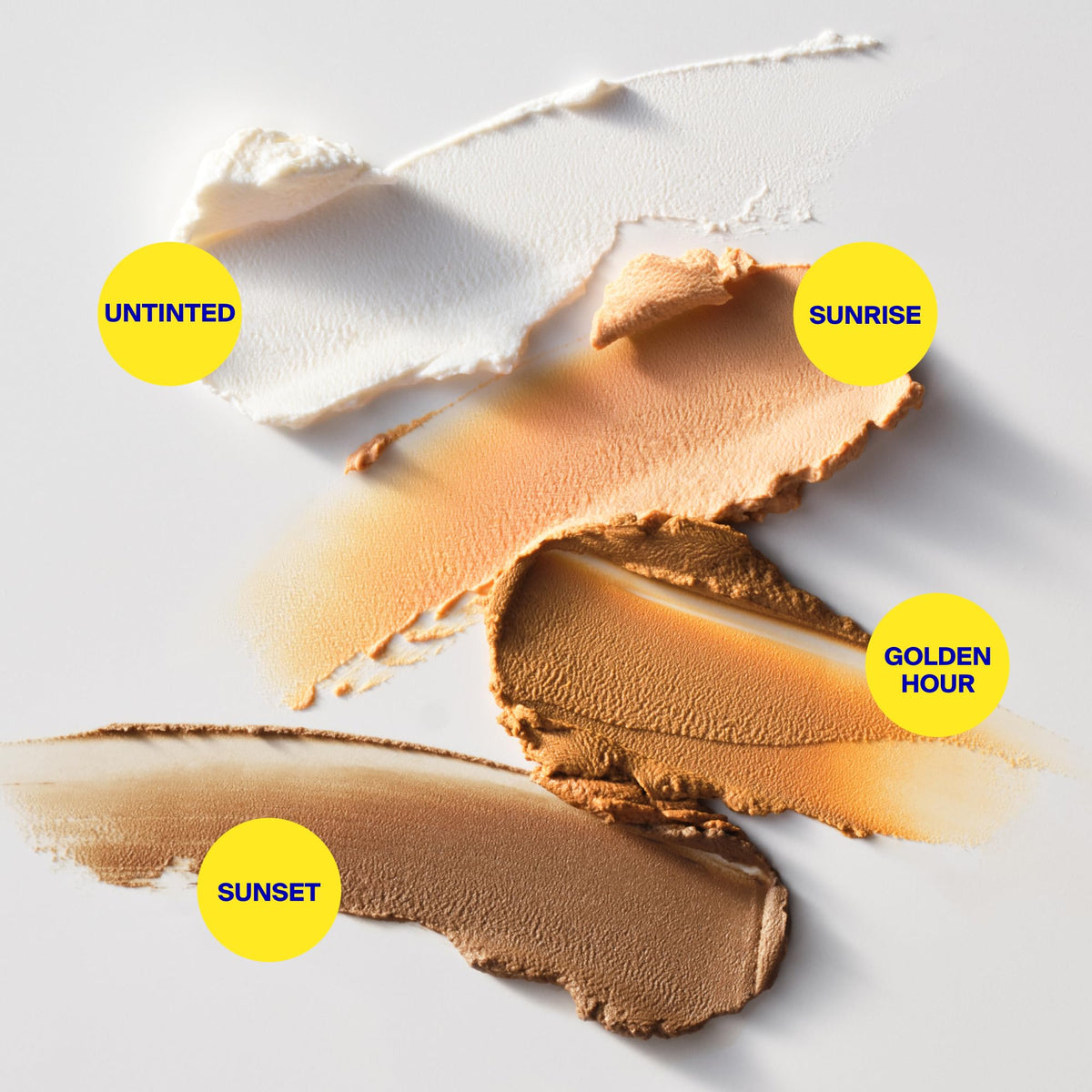 Supergoop! Mattescreen SPF 40 avec d'autres produits de beauté