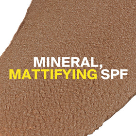 Supergoop! Mattescreen SPF 40 texture crème sur la main