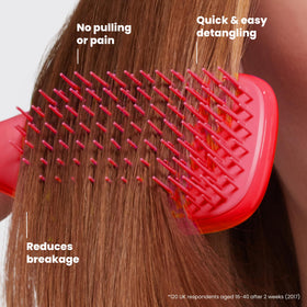 TANGLE TEEZER Brosse Démêlante Mini Pink Punch sur cheveux mouillés