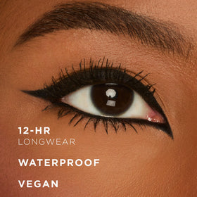 tarte Double Take Eyeliner 2-en-1 marron application sur la main
