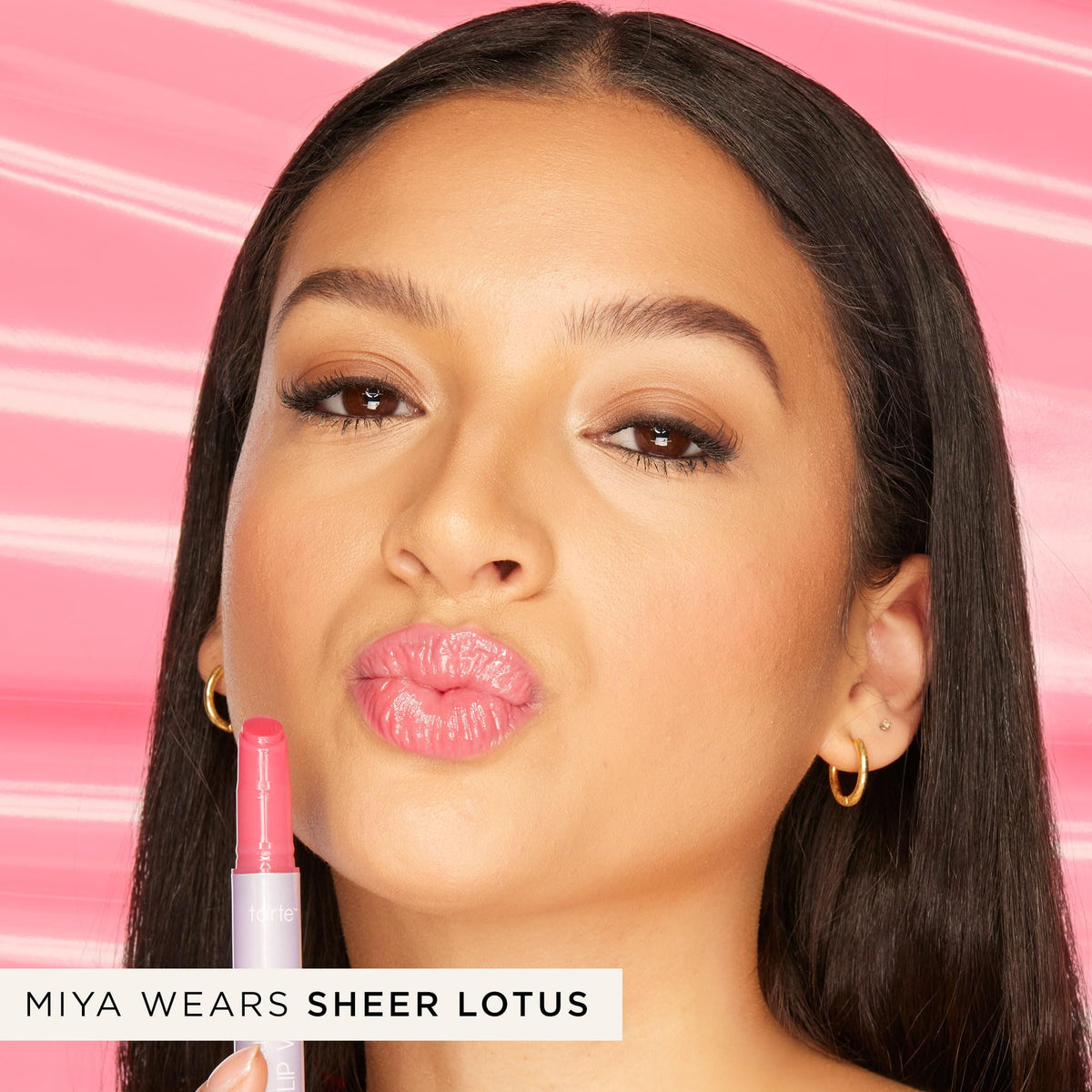 Tarte Maracuja Juicy Lip Vinyl Gloss, application sur les lèvres