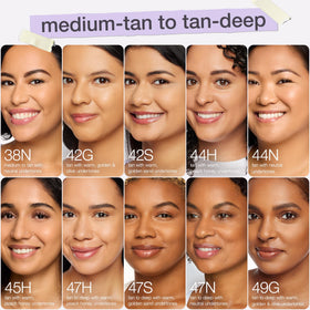 tarte Tarte Face Tape Foundation 44N sur une palette de maquillage