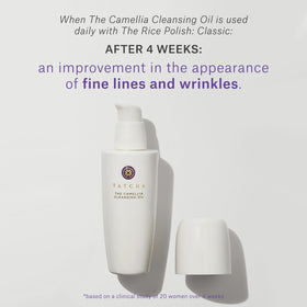 TATCHA Huile Nettoyante Camélia 2-en-1 application sur peau