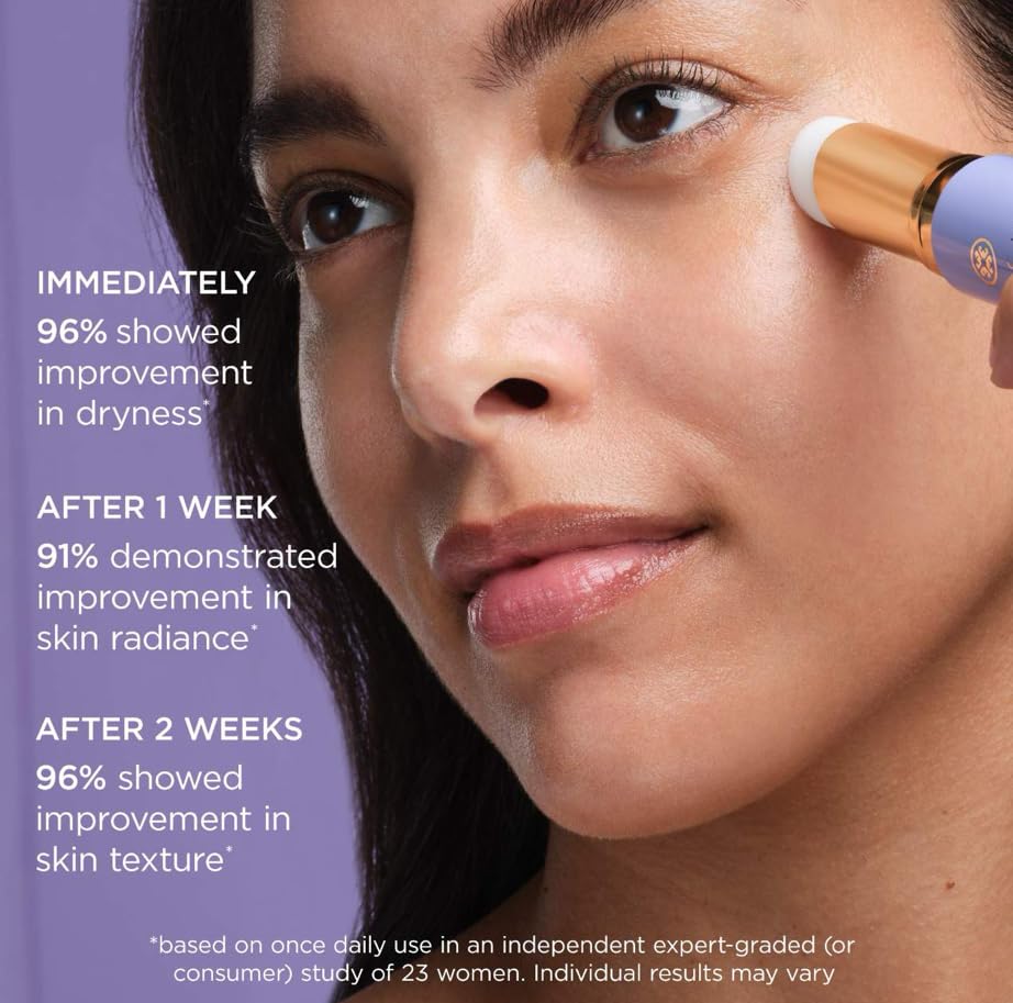 TATCHA The Serum Stick en application sur la main
