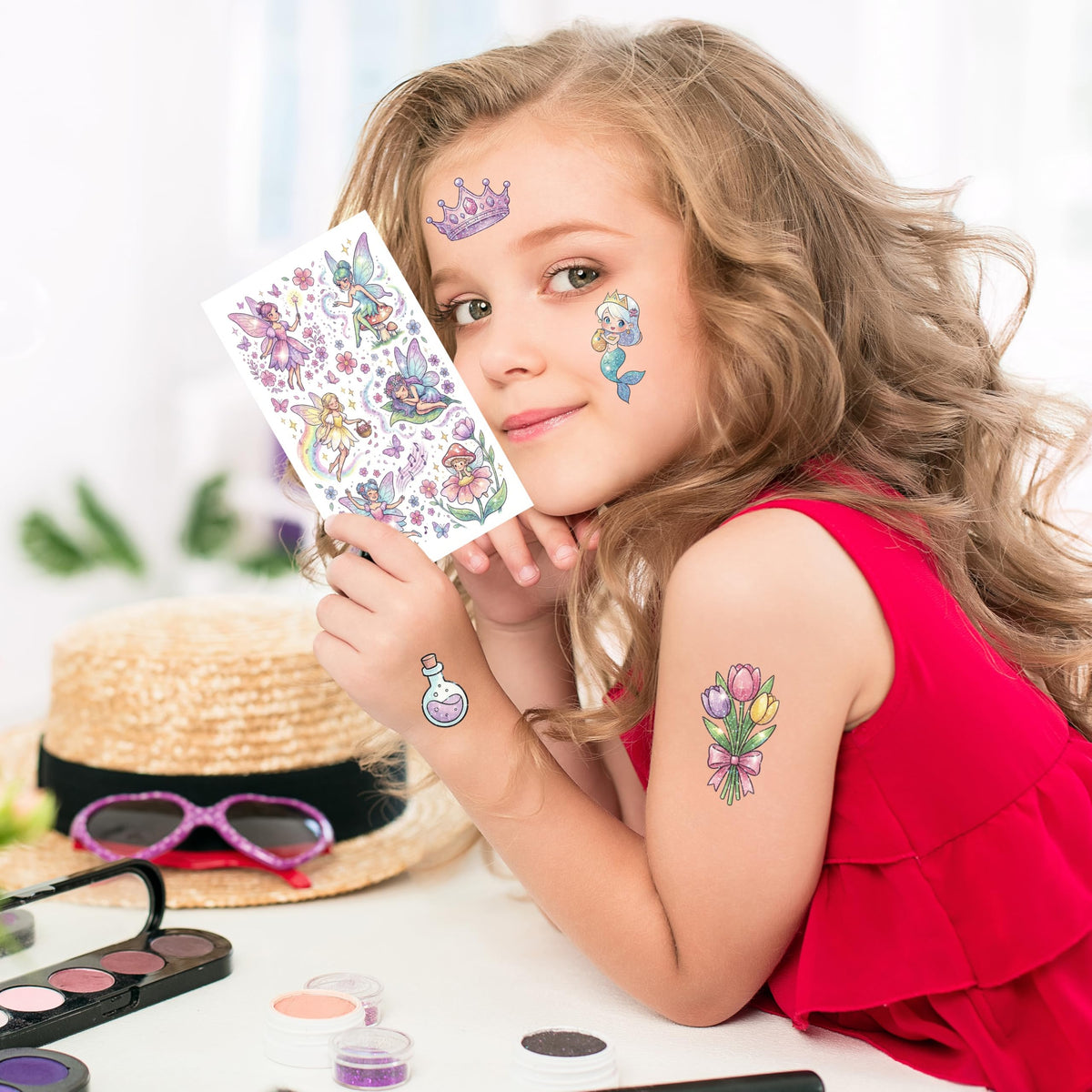 Tatouages temporaires à paillettes dans un cadre de fête pour enfants