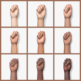 Teinte marron chocolat du vernis Latte Haze sur un ongle