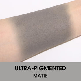 Teintes scintillantes de la palette UCANBE incluant Moonlight et Saturn
