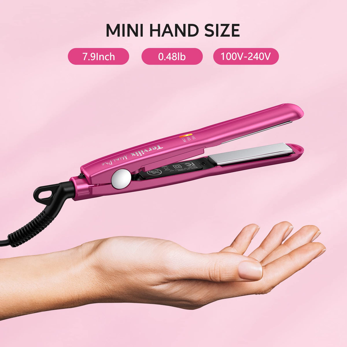 Terviiix Mini Fer à Lisser Rose en mode utilisation sur cheveux courts