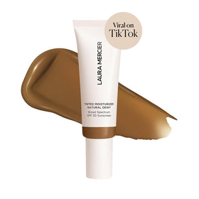 Texture crémeuse de l'hydratant teinté Laura Mercier