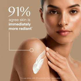 Texture crémeuse de la Lotion Corporelle Weleda Skin Food