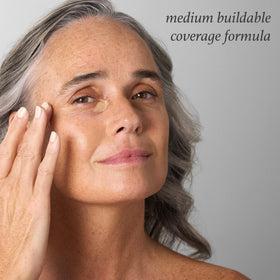 Texture crémeuse du correcteur Julep sur la peau
