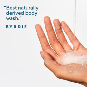 Texture crémeuse du gel douche Native sur une éponge