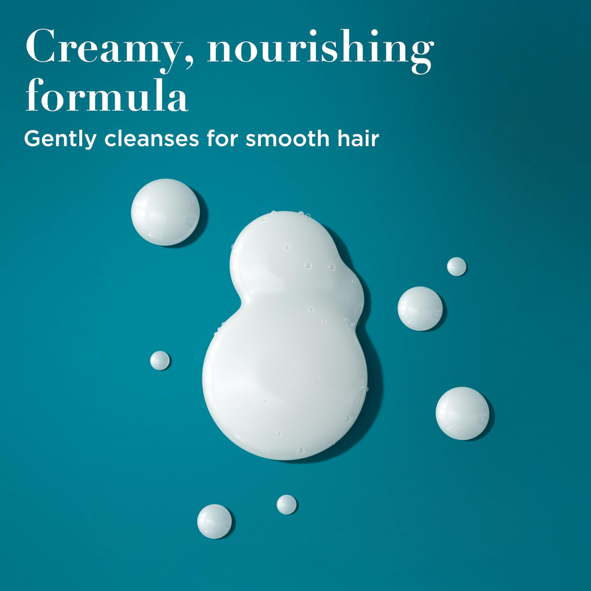 Texture crémeuse du shampooing OGX Nourrissant + Lait de Coco