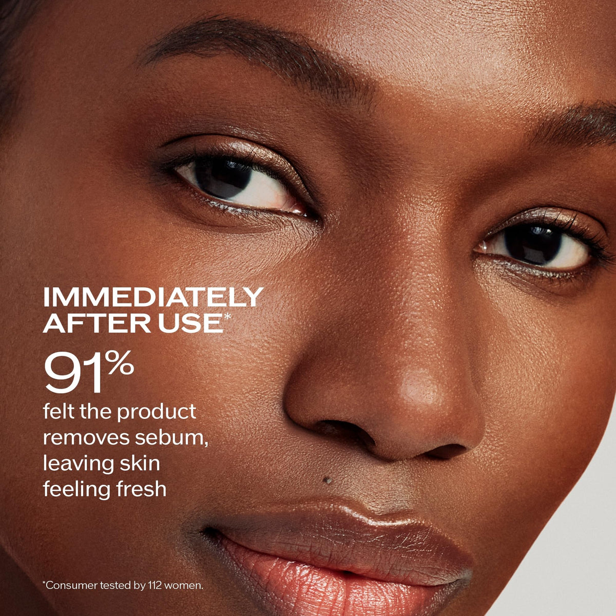 Texture crémeuse du Shiseido Deep Cleansing Foam sur la main