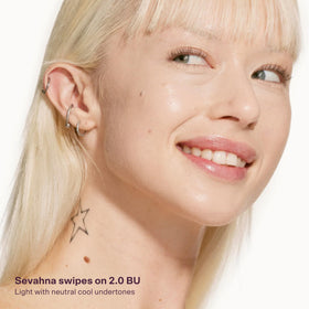 Texture crémeuse du Tower 28 Swipe Serum