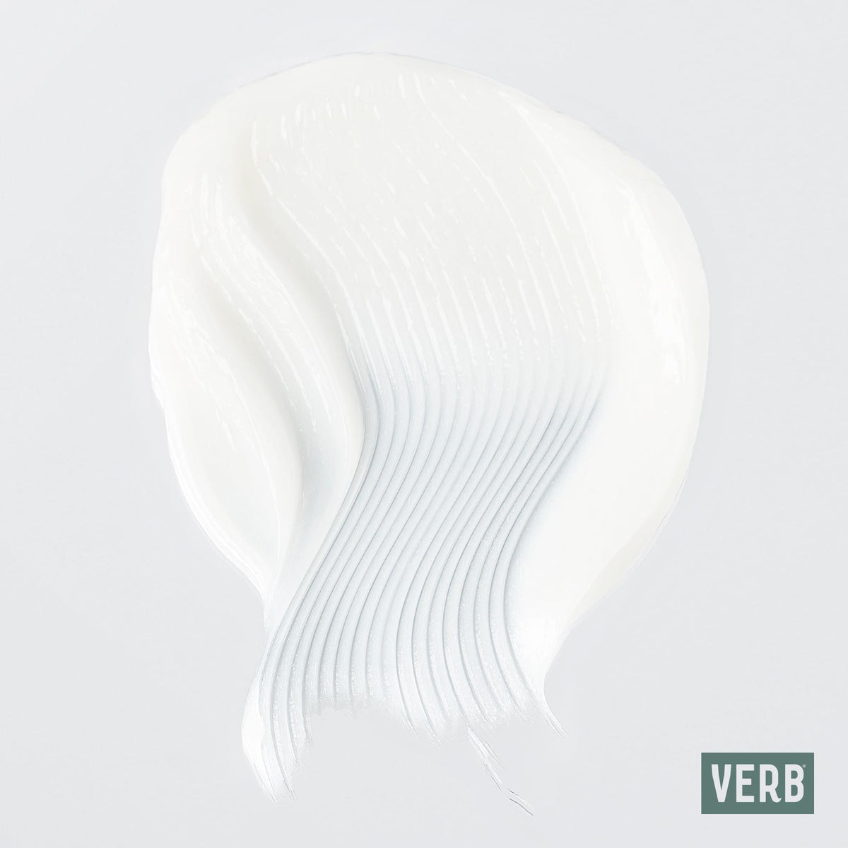 Texture de l'après-shampooing VERB Ghost sur un fond blanc