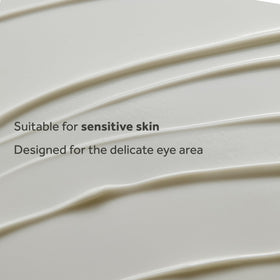 Texture de la crème contour des yeux No7 sur une surface