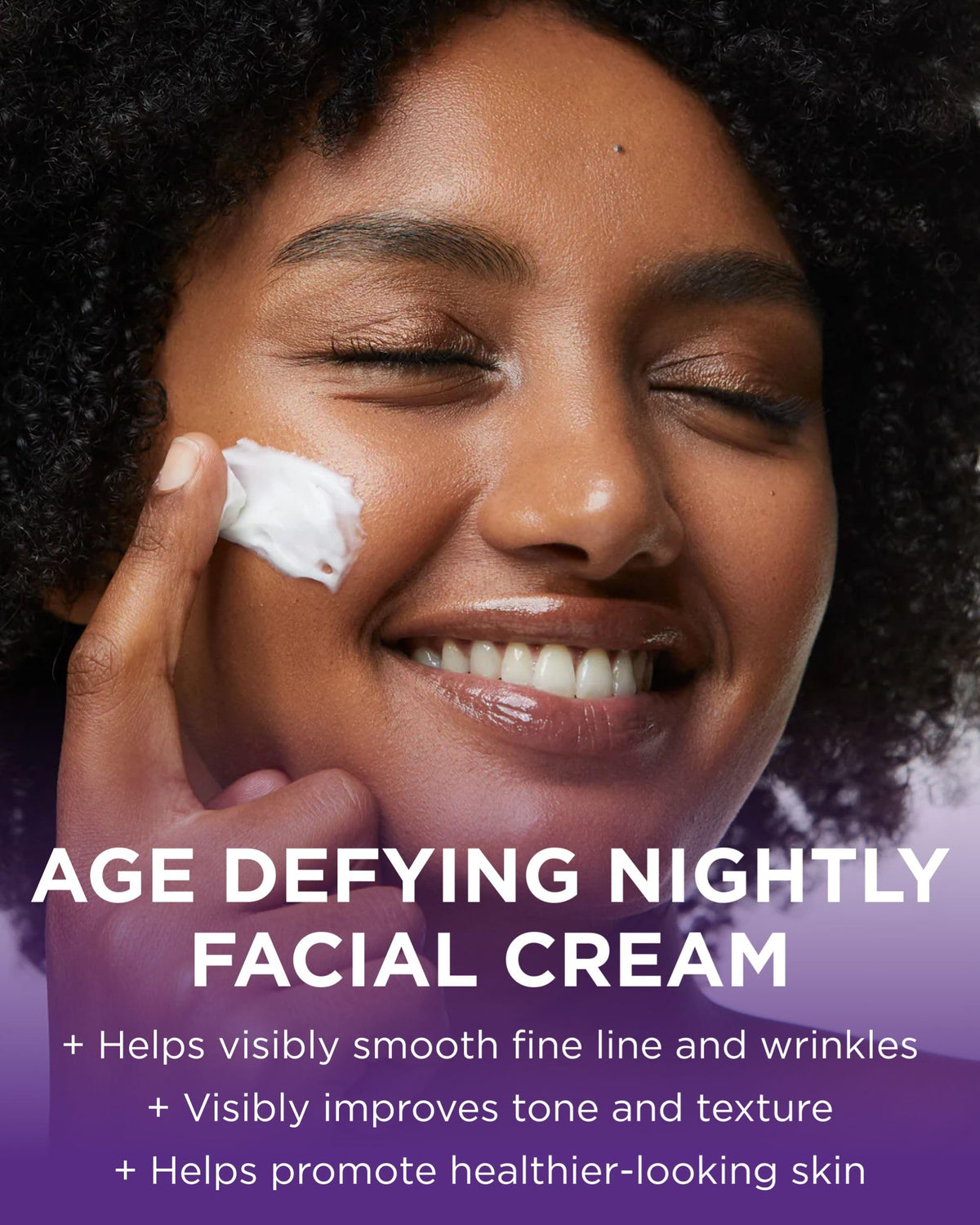 Texture de la crème de nuit Andalou Naturals sur une spatule