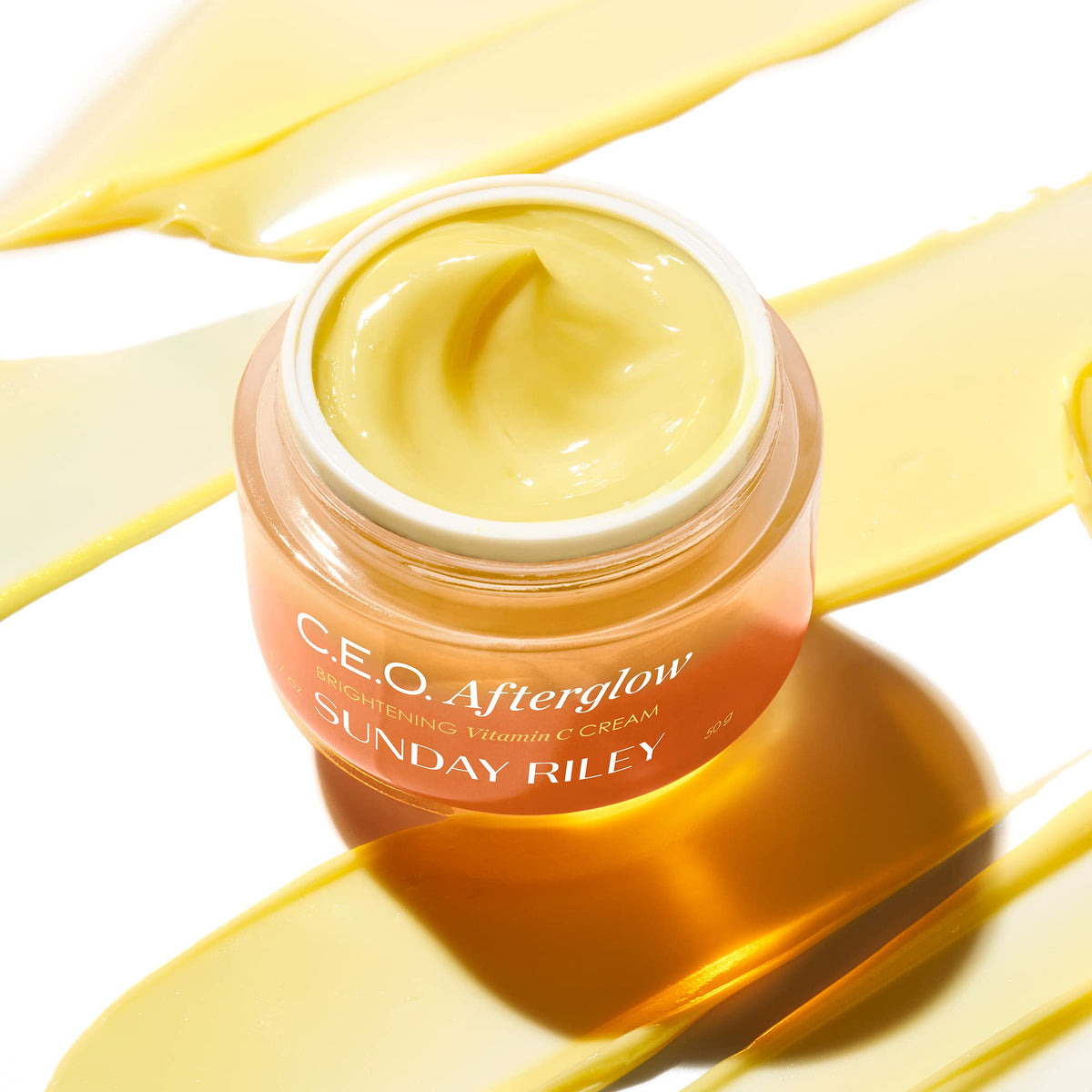 Texture de la crème gel éclaircissante C.E.O. de Sunday Riley