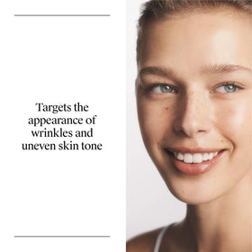 Texture de la crème hydratante Neutrogena Triple Age sur un doigt